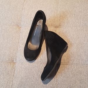 Black wedge heels